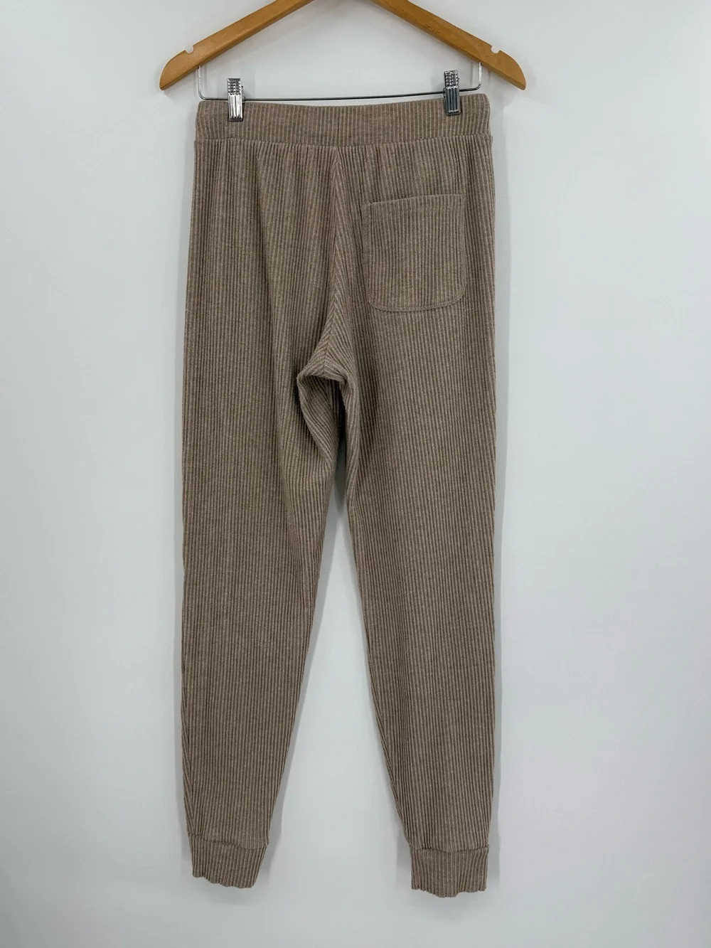 Alo Yoga Muse Ribbed Jogger Sweatpant | Gravel Heather | Medium